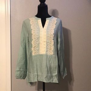 V-neck hi-lo light weight top